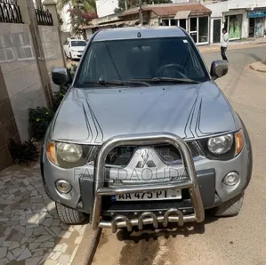 Mitsubishi L200 2015 Gris
