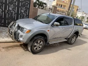 Mitsubishi L200 2015 Gris
