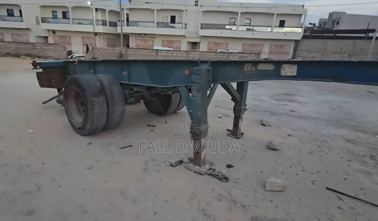 *6 Plateaux a 3millions200 Par Unité* Et Un *Hammar a 22 Millions500