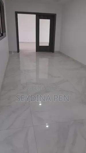 2chbre Appartement dans Hangar, Yoff à Louer