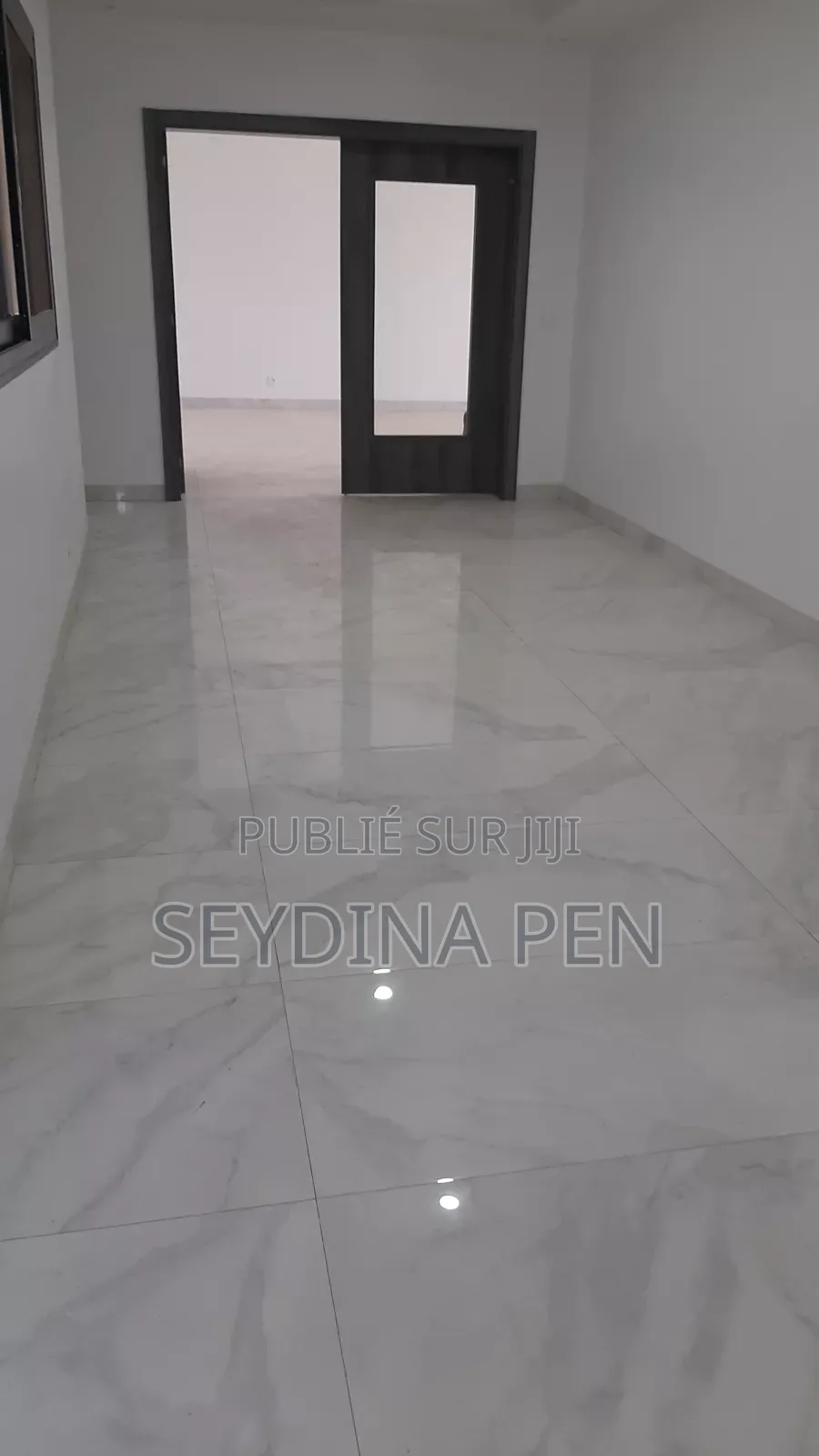 2chbre Appartement dans Hangar, Yoff à Louer