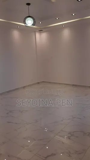 2chbre Appartement dans Hangar, Yoff à Louer