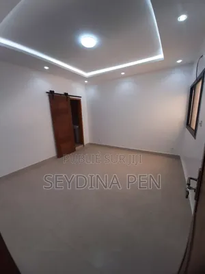 2chbre Appartement dans Hangar, Yoff à Louer