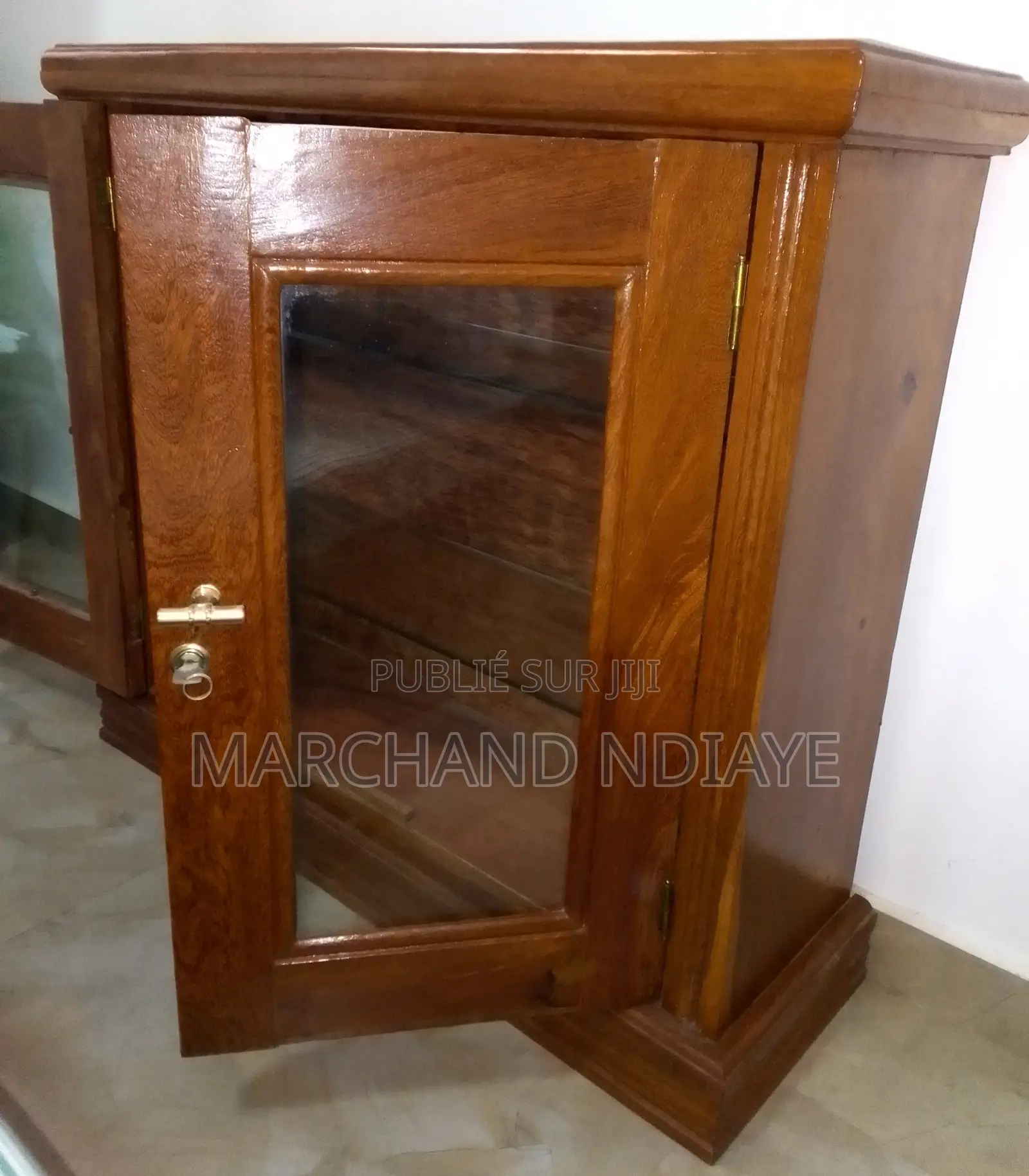 Commode en Bois Et Verre