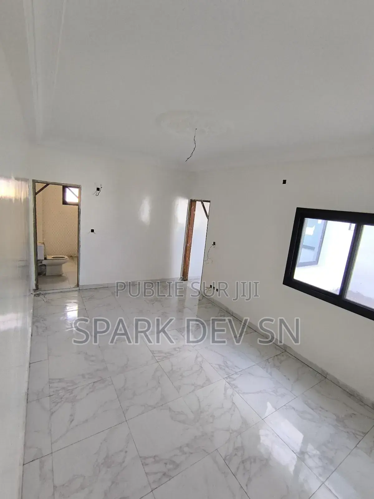 1chbre Chambre et salon dans Primo Sn, Grand Yoff à Louer