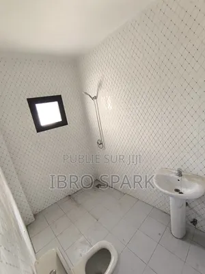 1chbre Chambre et salon dans Primo Sn, Grand Yoff à Louer