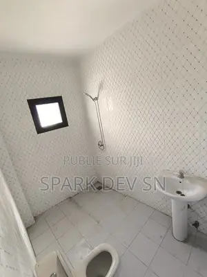 1chbre Chambre et salon dans Primo Sn, Grand Yoff à Louer