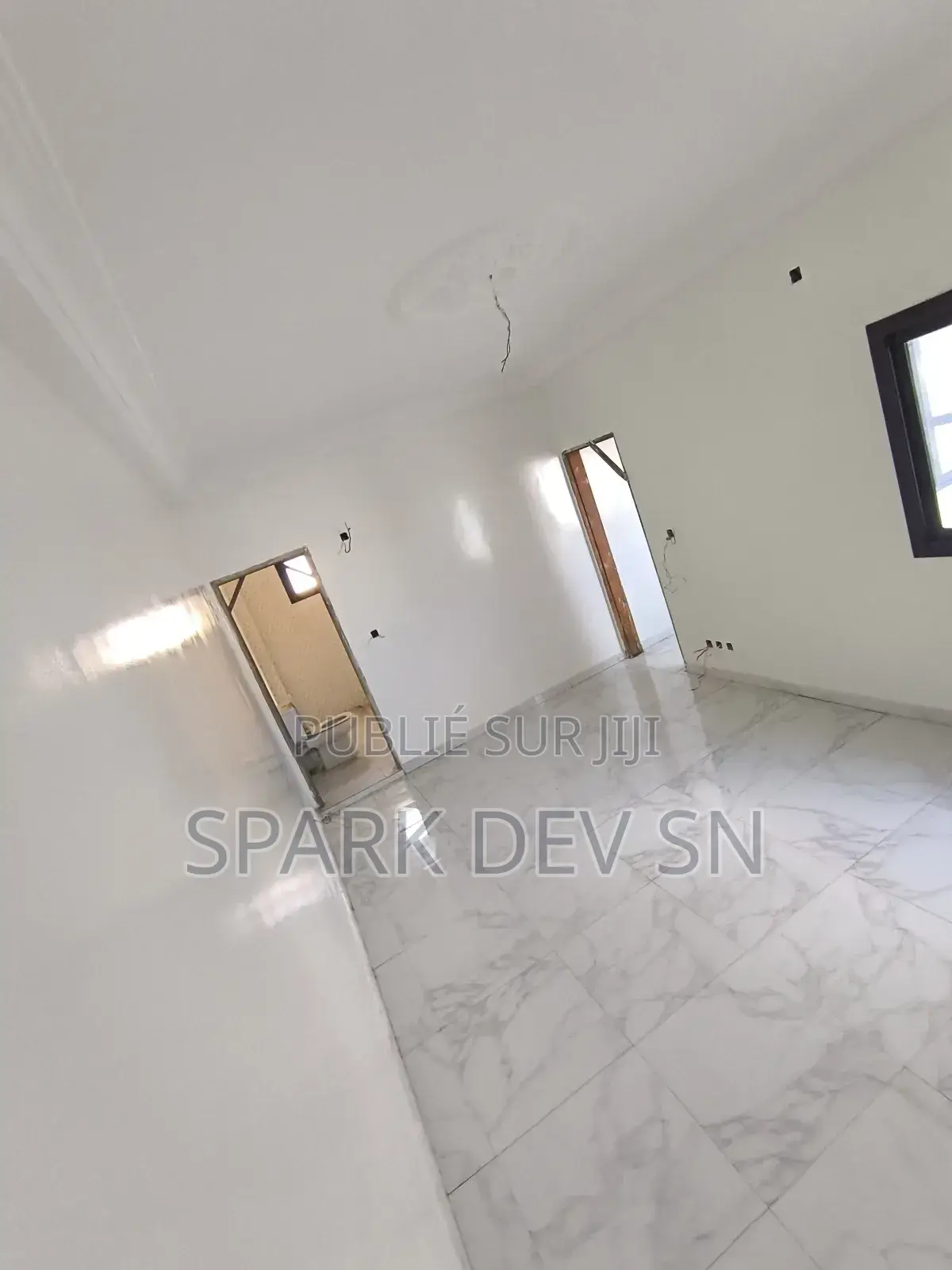 1chbre Chambre et salon dans Primo Sn, Grand Yoff à Louer