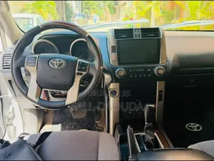 Toyota Land Cruiser Prado 2014