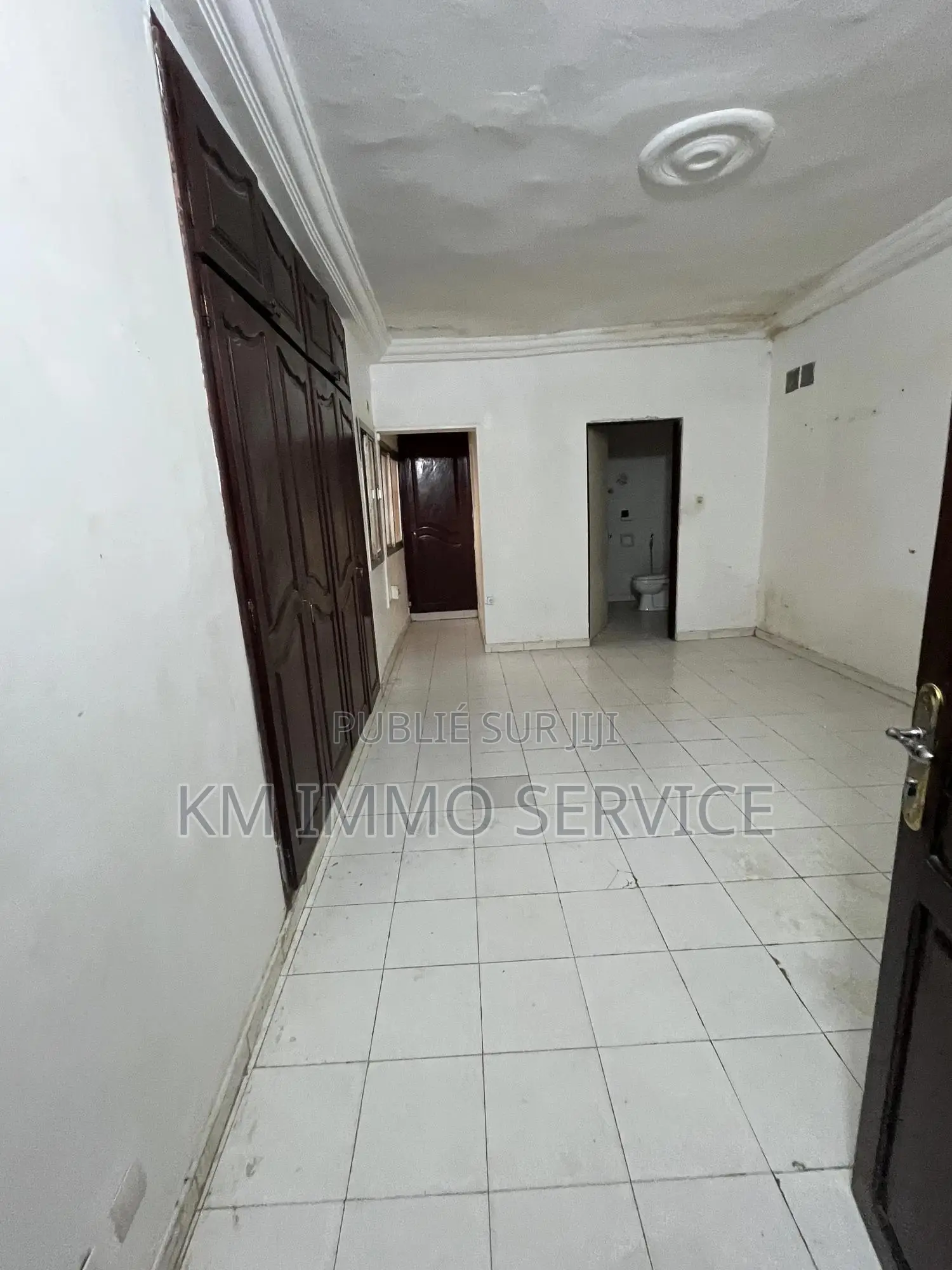 4chbre Blocs d'appartements dans Sacrée Cœur à Louer