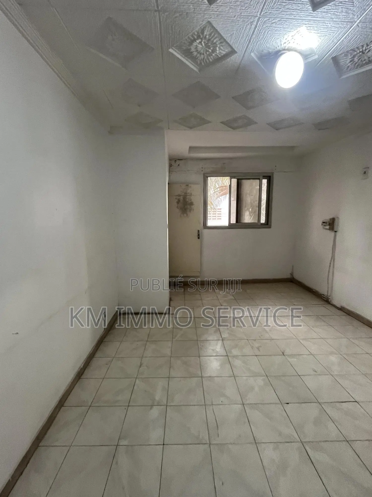 4chbre Blocs d'appartements dans Sacrée Cœur à Louer