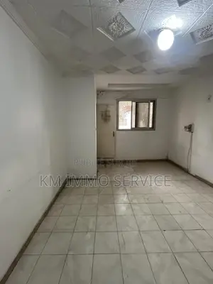 4chbre Blocs d'appartements dans Sacrée Cœur à Louer