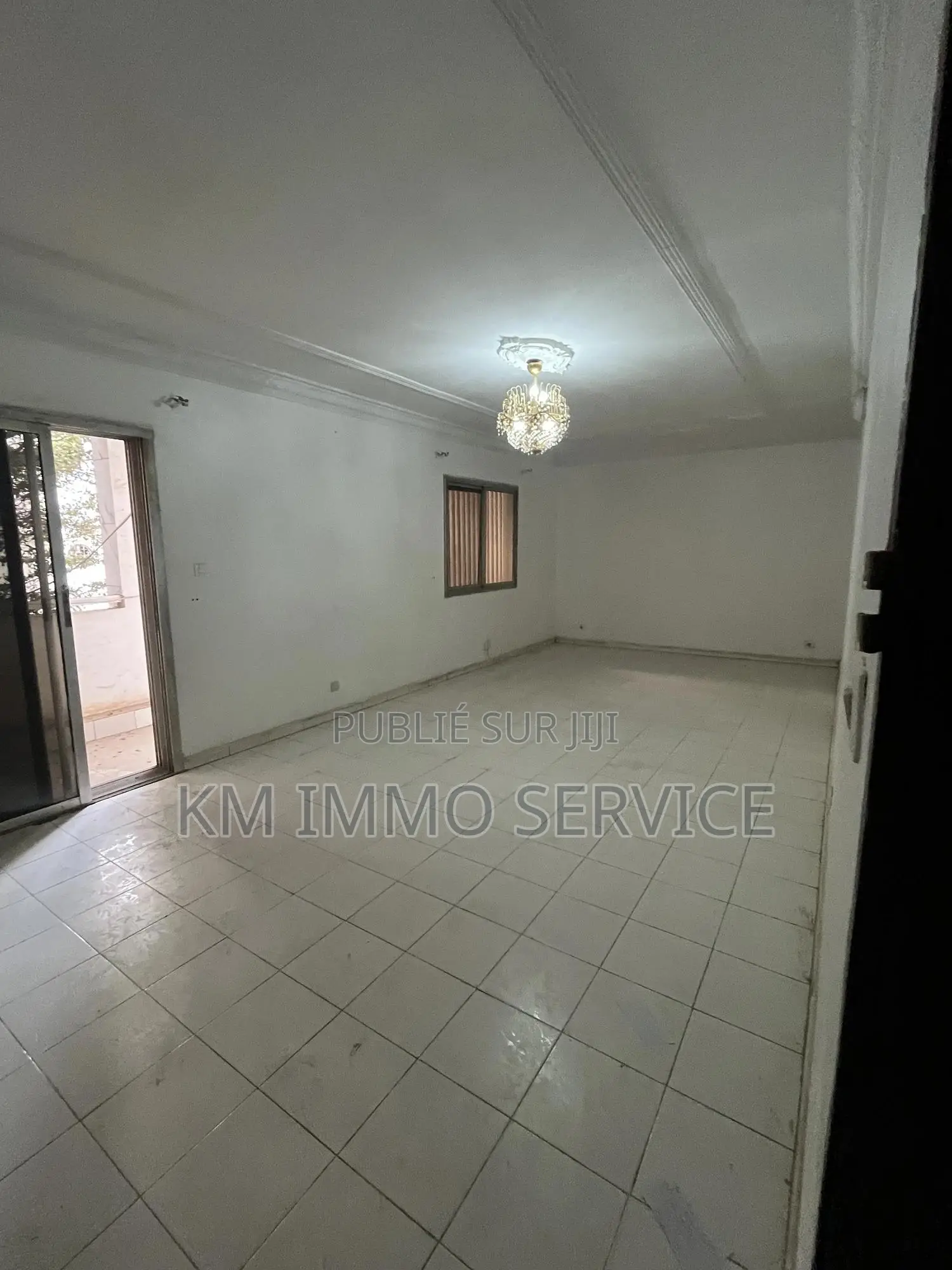 4chbre Blocs d'appartements dans Sacrée Cœur à Louer