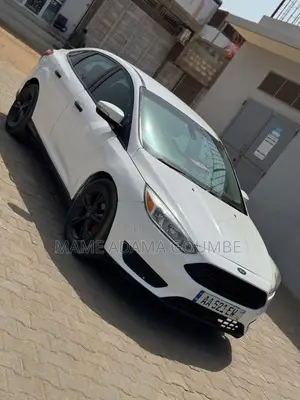 Ford Focus S 4dr Sedan (2.0L 4cyl 5M) 2014 Blanc