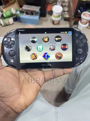 Playstation Vita Slim en Bon État Plus De 10 Jeux