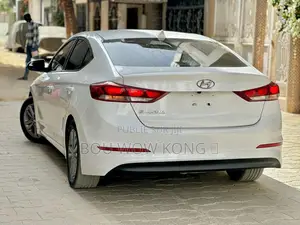 Hyundai Elantra Limited 2018 Blanc