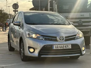 Toyota Verso 2016 Gris