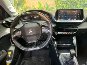 Peugeot 208 2023 Rouge