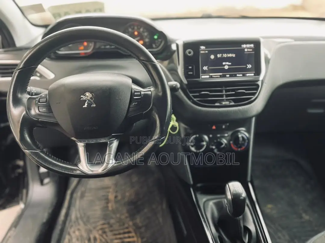 Peugeot 2008 1.6 BlueHD (100 Hp) 2019 Gris