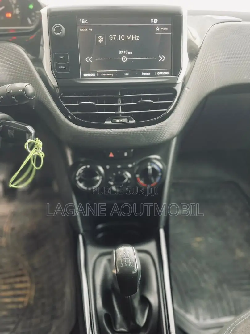 Peugeot 2008 1.6 BlueHD (100 Hp) 2019 Gris