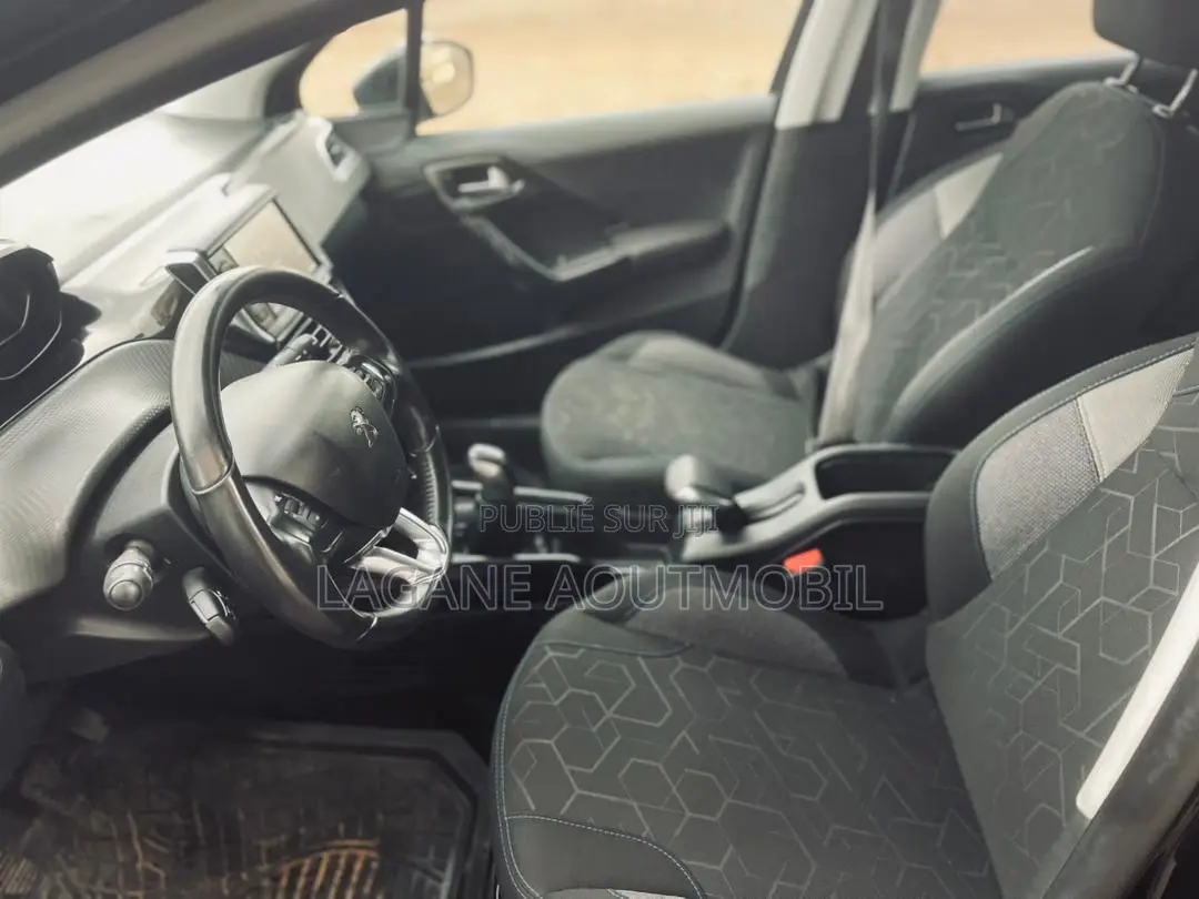 Peugeot 2008 1.6 BlueHD (100 Hp) 2019 Gris