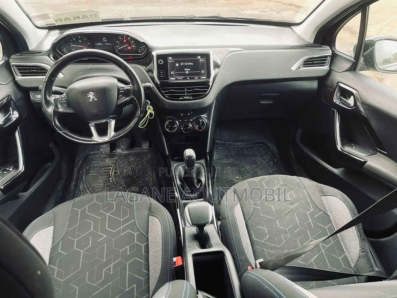 Peugeot 2008 1.6 BlueHD (100 Hp) 2019 Gris