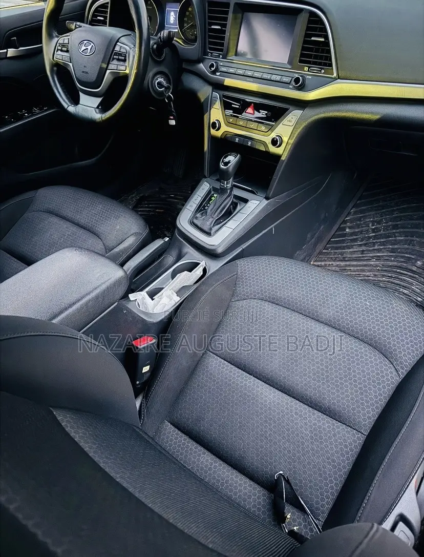 Hyundai Elantra 2019 Gris