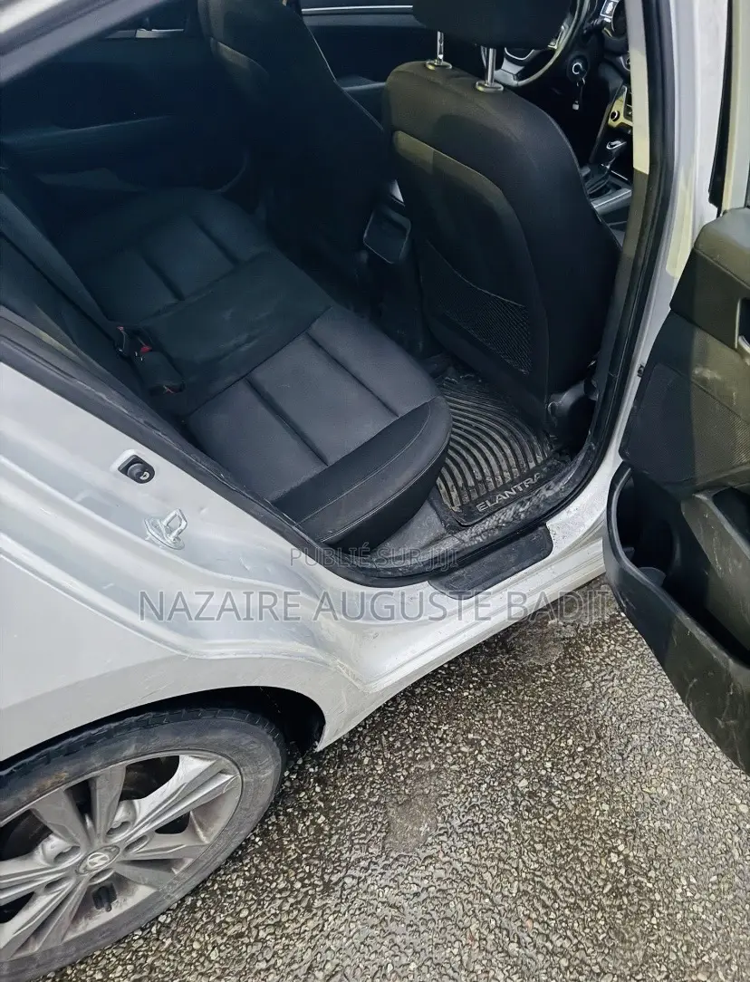 Hyundai Elantra 2019 Gris