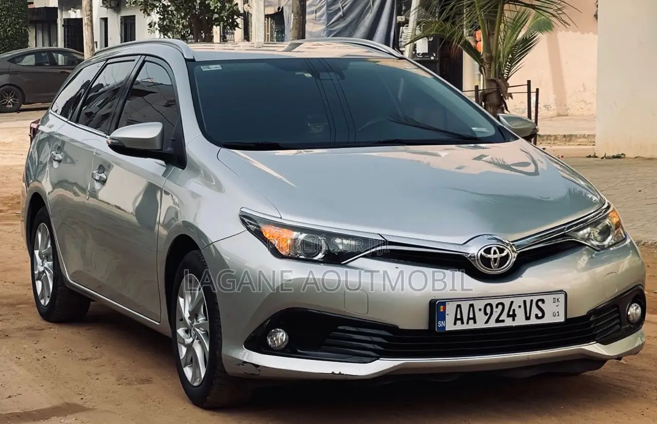 Toyota Auris 2017 Gris