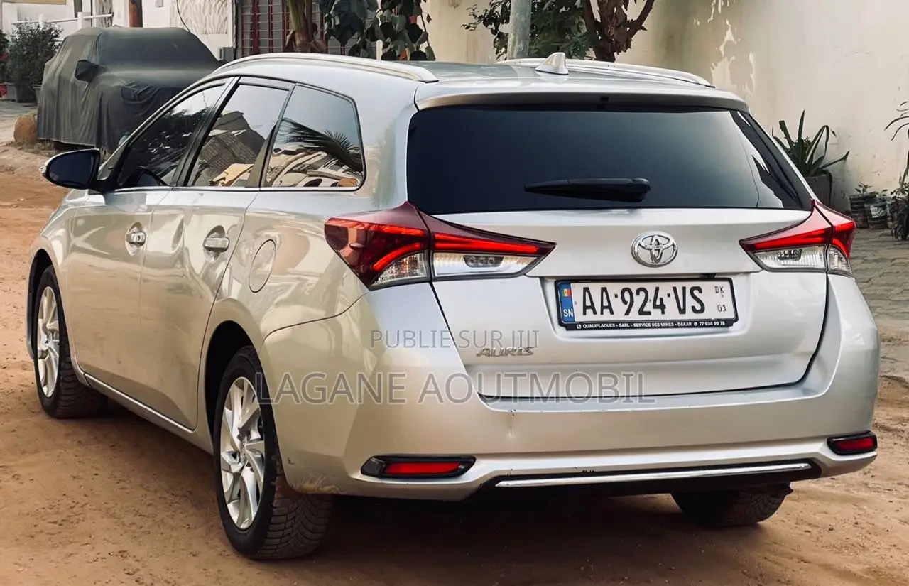 Toyota Auris 2017 Gris