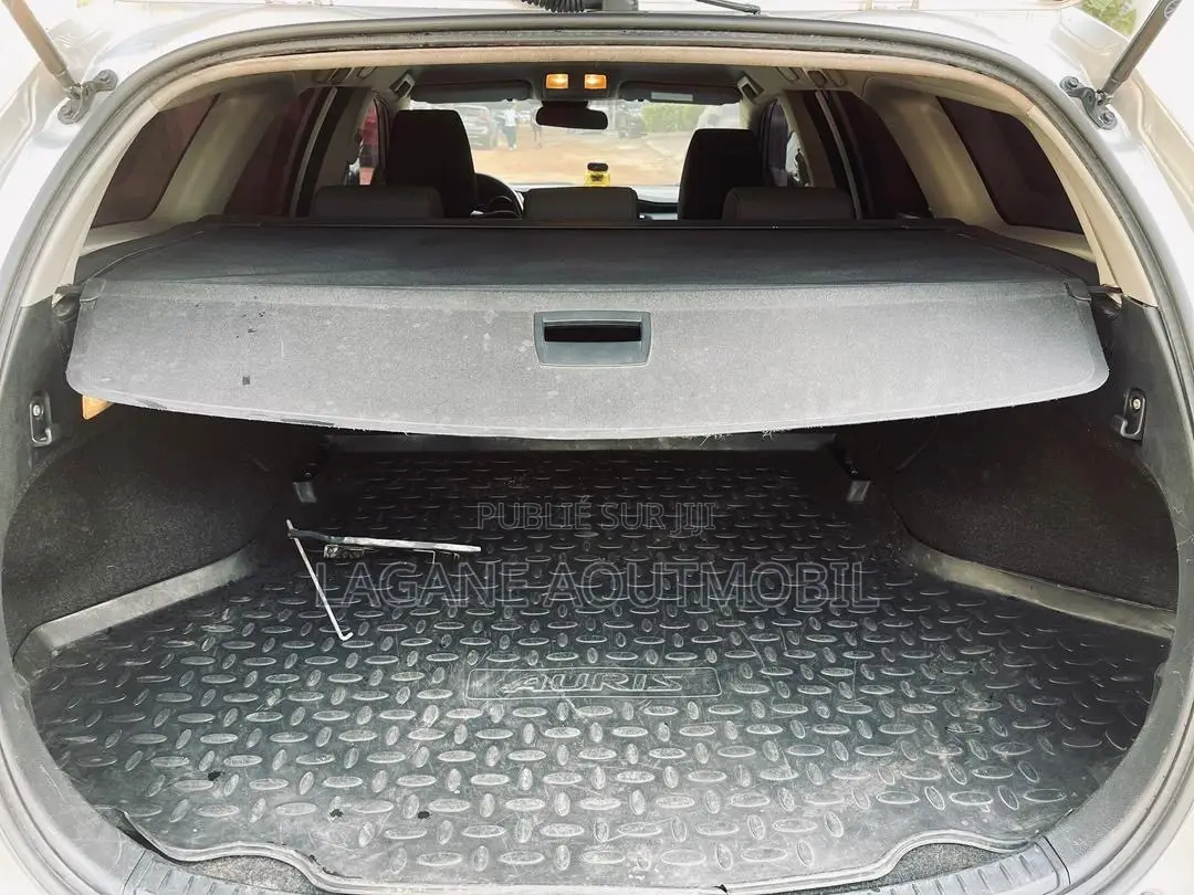 Toyota Auris 2017 Gris