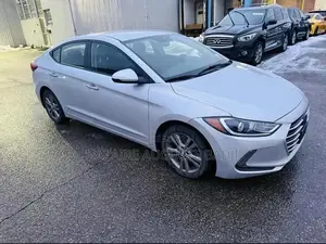 Hyundai Elantra 2019 Gris