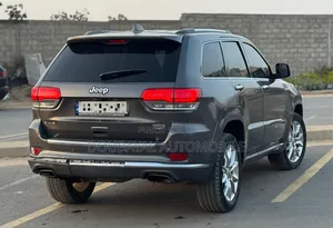 Jeep Grand Cherokee Laredo 4dr SUV 4WD (3.6L 6cyl 8A) 2014 Gris