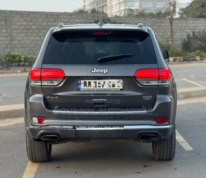 Jeep Grand Cherokee Laredo 4dr SUV 4WD (3.6L 6cyl 8A) 2014 Gris