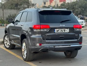 Jeep Grand Cherokee Laredo 4dr SUV 4WD (3.6L 6cyl 8A) 2014 Gris