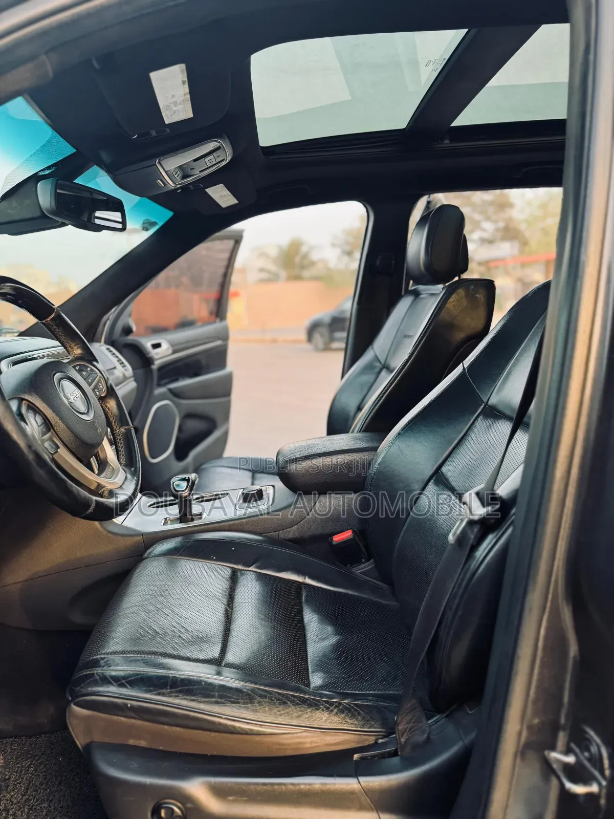 Jeep Grand Cherokee Laredo 4dr SUV 4WD (3.6L 6cyl 8A) 2014 Gris