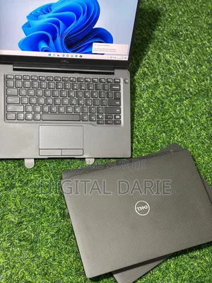 Ordinateur Portable Dell Latitude 7300 16GB Intel Core I5 SSD 256GB