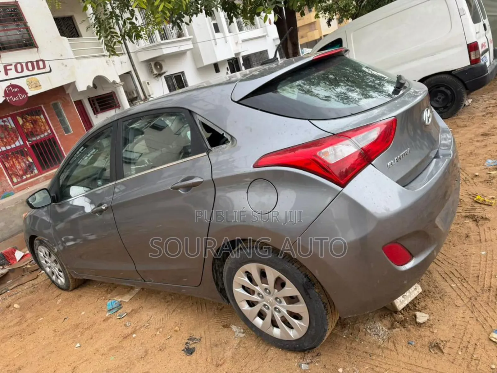 Hyundai Elantra Sport Sedan FWD (1.6L 4cyl 6M) 2017 Gris