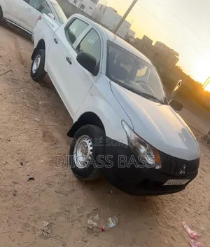 Mitsubishi L200 2017 Blanc cassé
