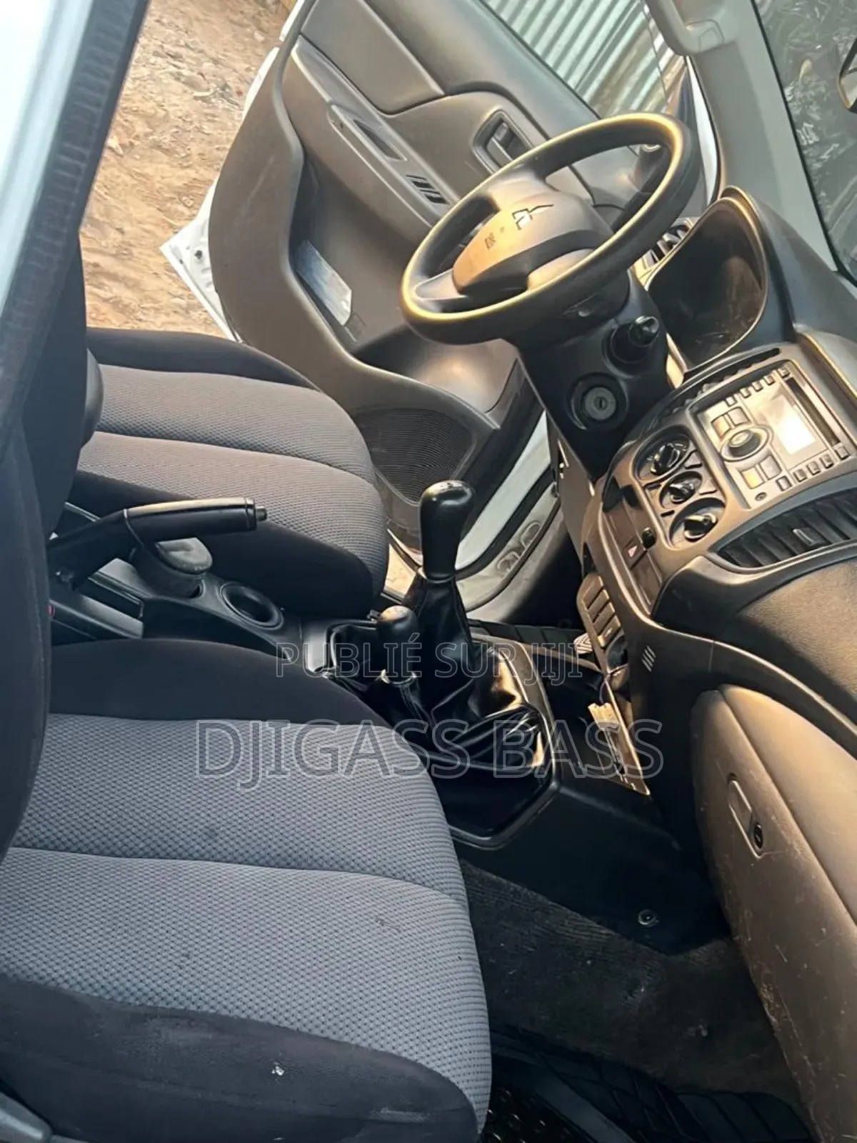 Mitsubishi L200 2017 Blanc cassé