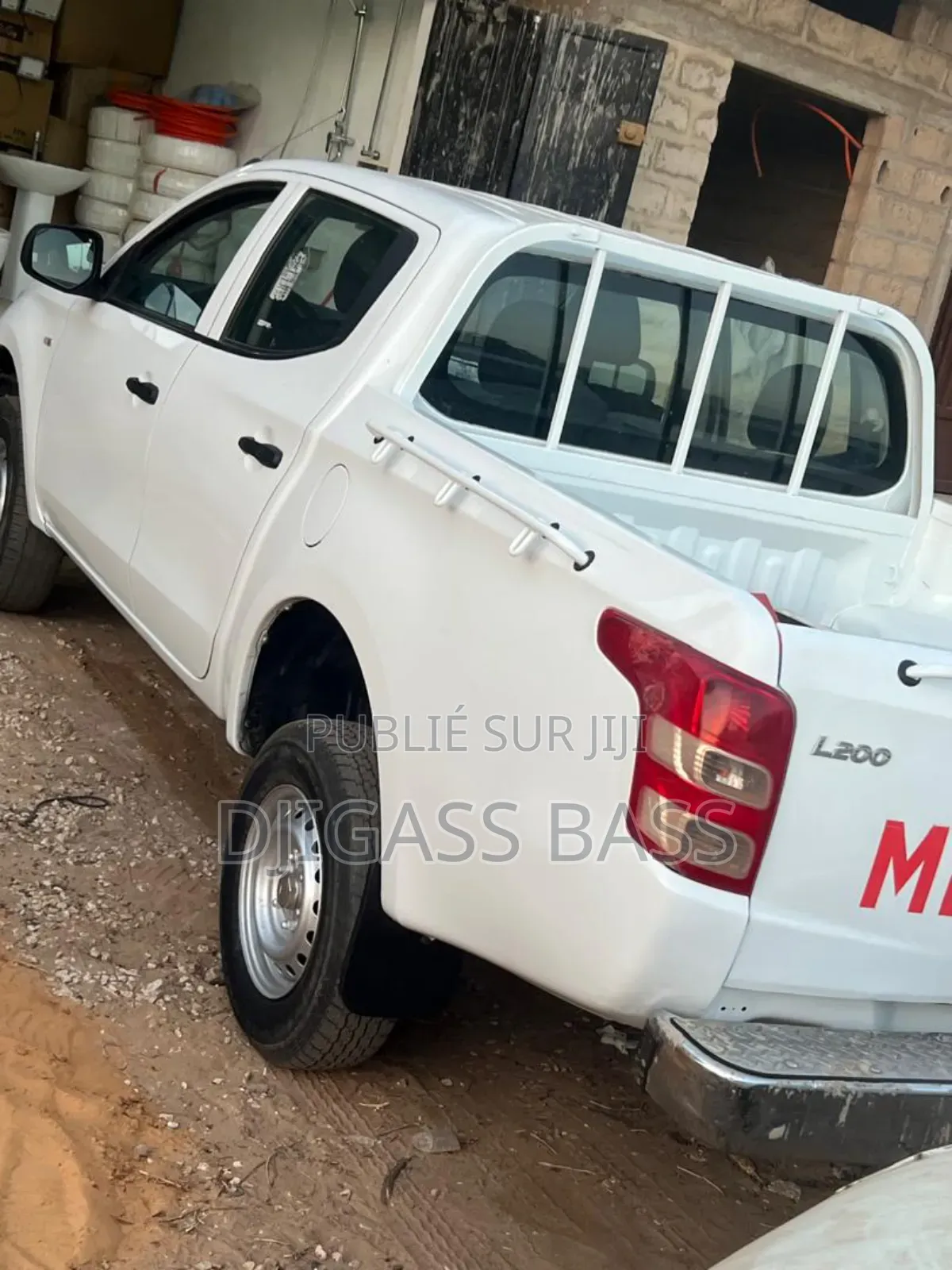 Mitsubishi L200 2017 Blanc cassé