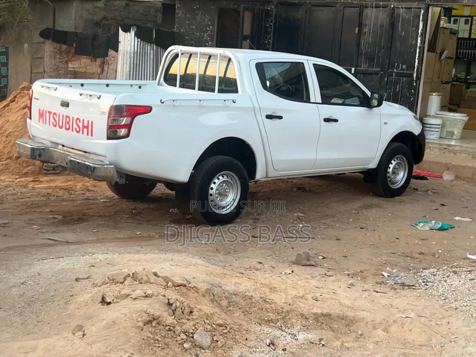 Mitsubishi L200 2017 Blanc cassé