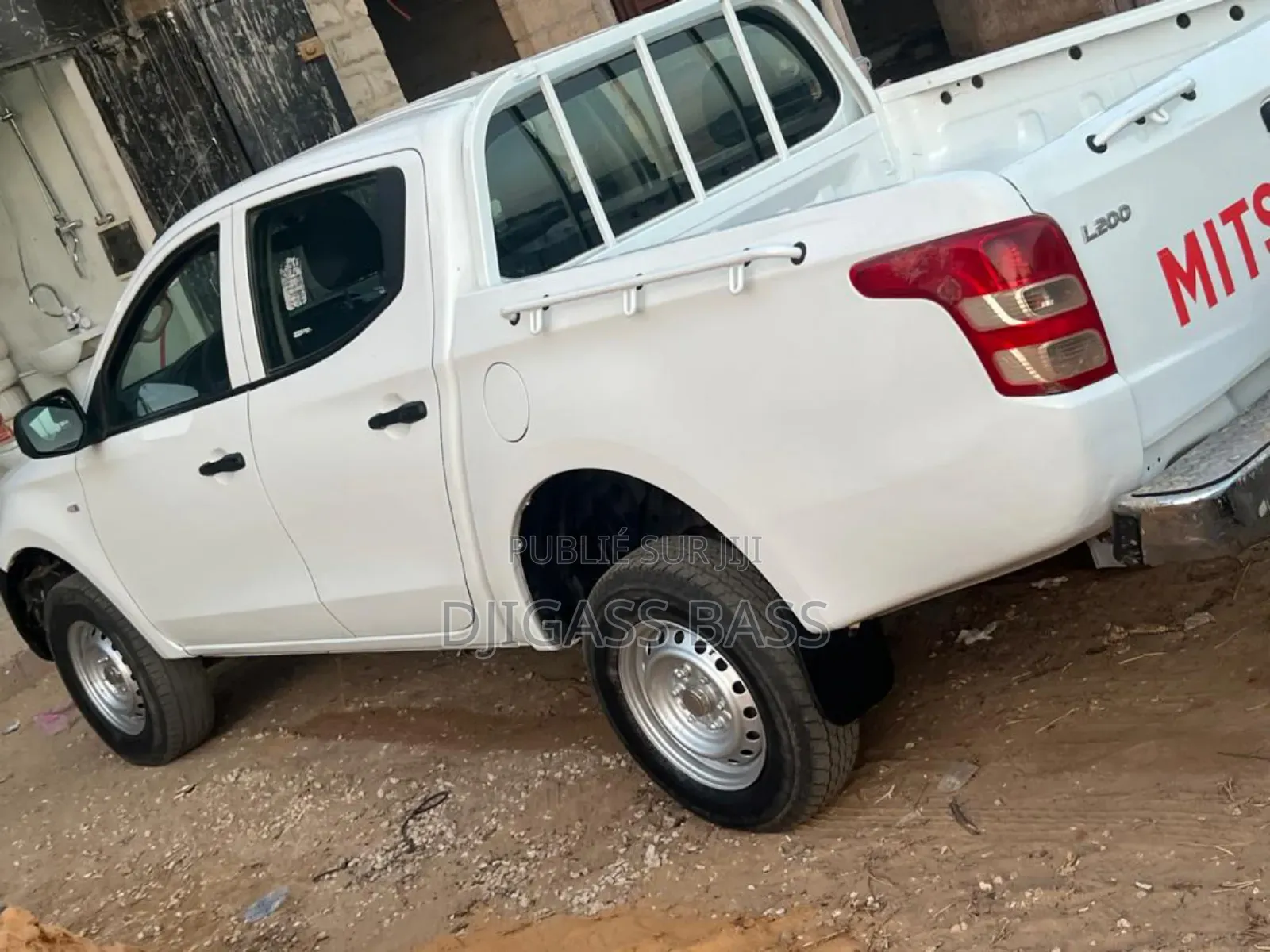 Mitsubishi L200 2017 Blanc cassé