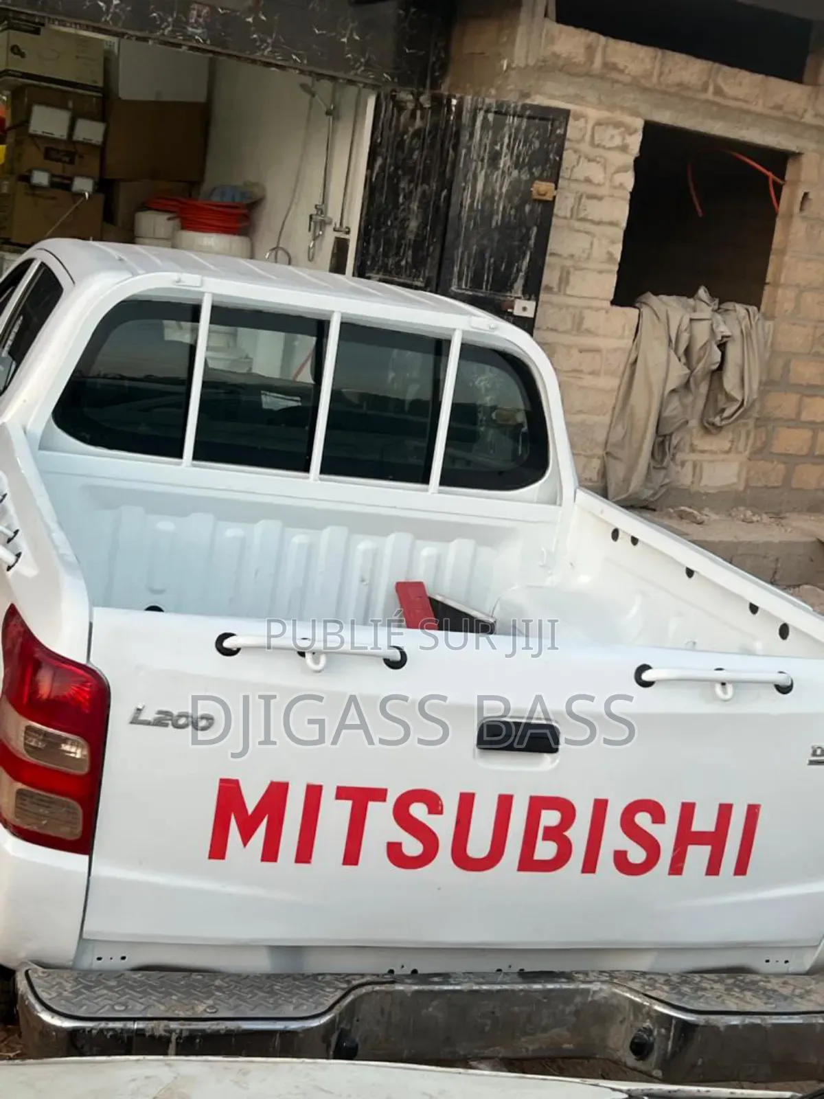 Mitsubishi L200 2017 Blanc cassé