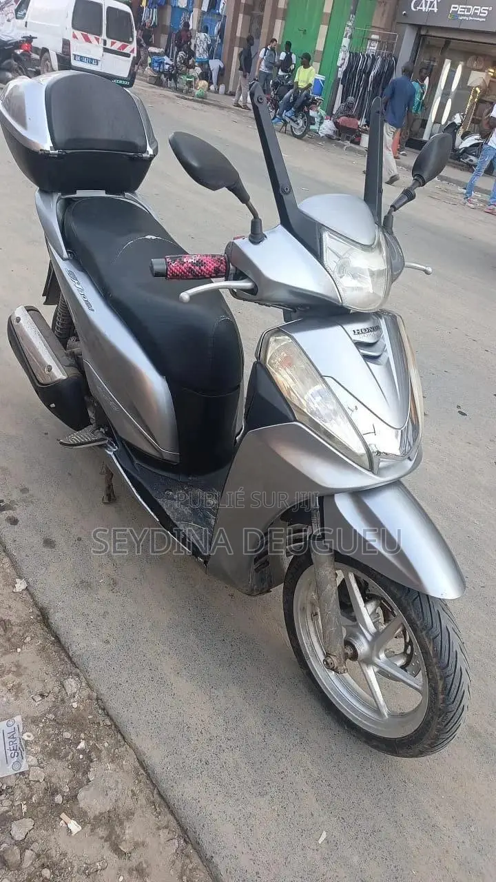 Honda Super Hawk 2019 Gris