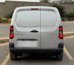 Peugeot Partenaire 2017 Gris