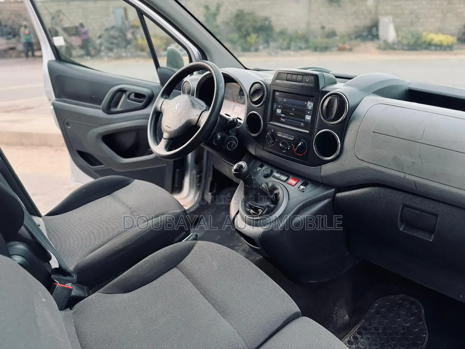 Peugeot Partenaire 2017 Gris