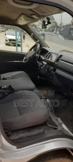 Toyota HiAce 2017 Black