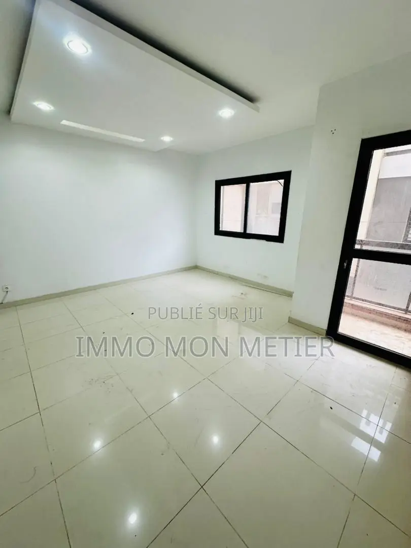 2chbre Appartement dans F3 Aux Mamelles, Ouakam à Louer