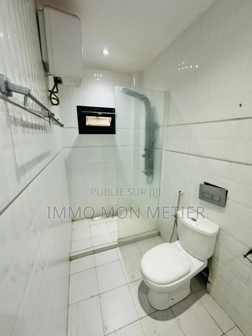 2chbre Appartement dans F3 Aux Mamelles, Ouakam à Louer